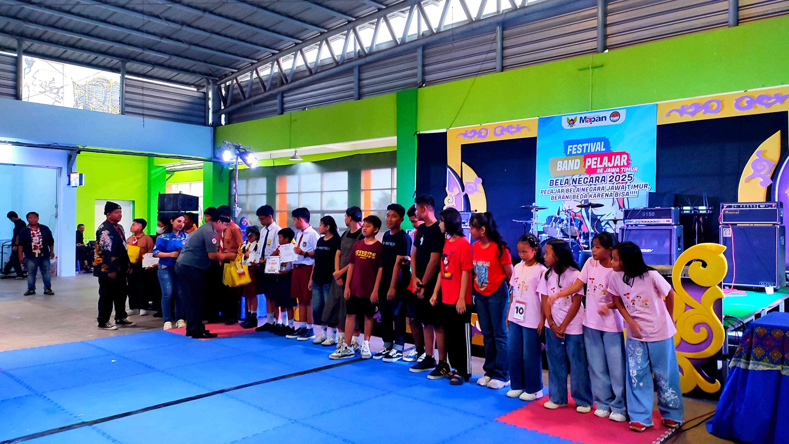 Festival Band Pelajar Guncang Pasar Setono Betek, Musik Jadi Wadah Bela Negara Festival Band Pelajar Guncang Pasar Setono Betek, Musik Jadi Wadah Bela Negara