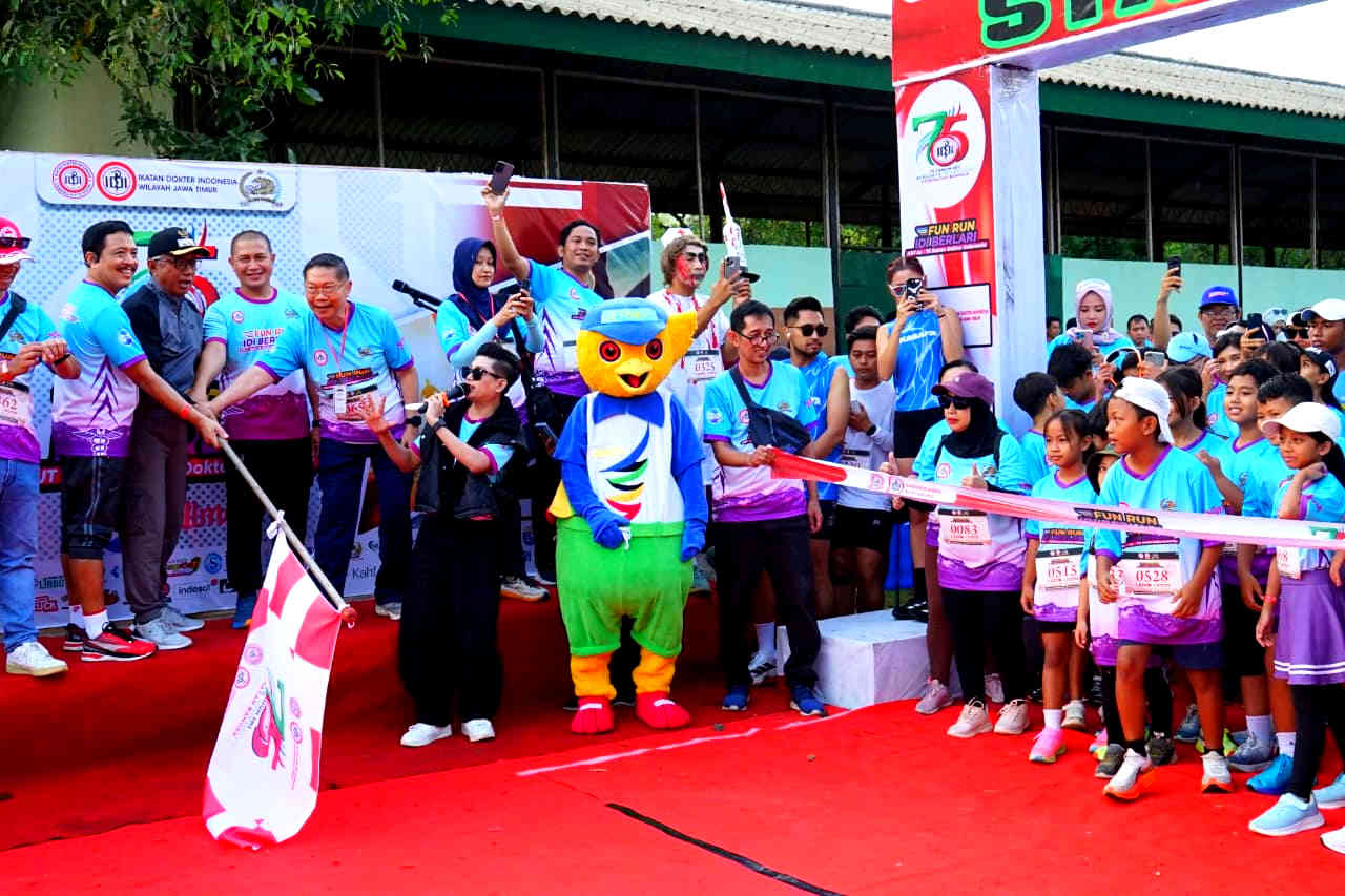 Gus Qowim Lepas Ribuan Peserta Fun Run IDI, Ajak Warga Kediri Hidup Sehat Gus Qowim Lepas Ribuan Peserta Fun Run IDI, Ajak Warga Kediri Hidup Sehat