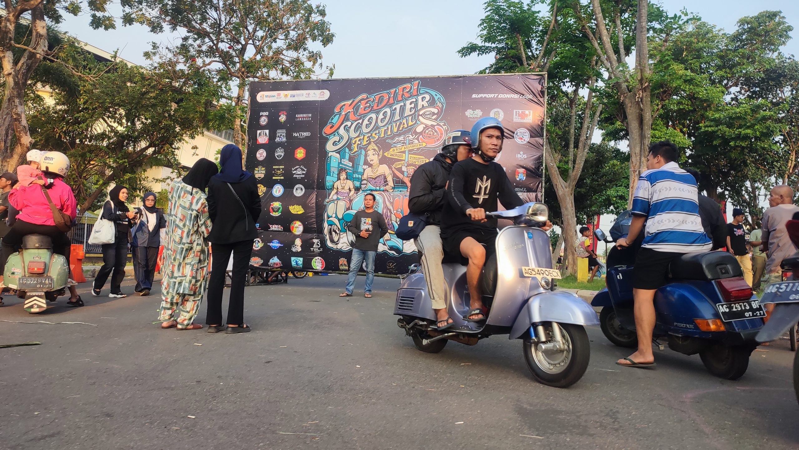 Lautan Vespa Serbu Kota Kediri, Scooter Festival Jadi Pesta Jalanan dan Ekonomi Kreatif