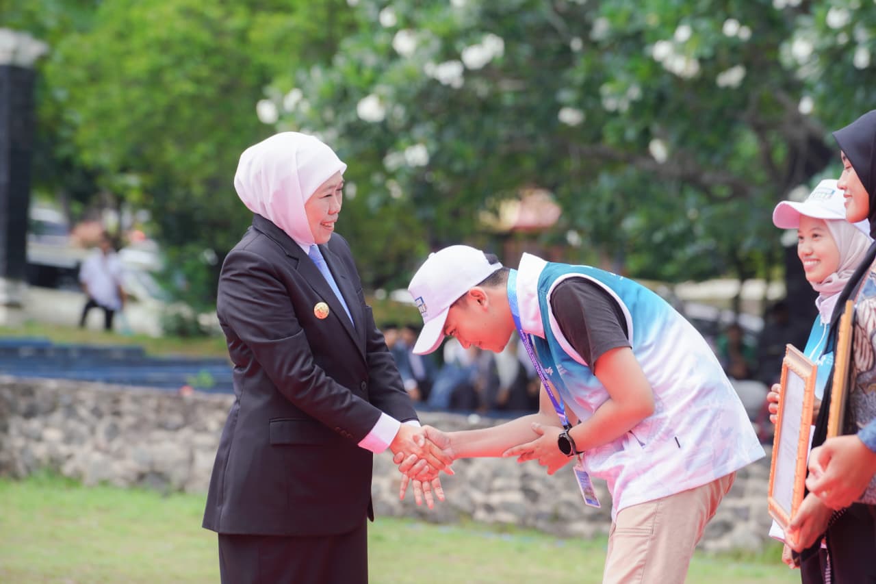 Hari Sumpah Pemuda Ke-97, Khofifah : Jadikan Pemuda Berdaya dan Tangguh Hari Sumpah Pemuda Ke-97, Khofifah : Jadikan Pemuda Berdaya dan Tangguh