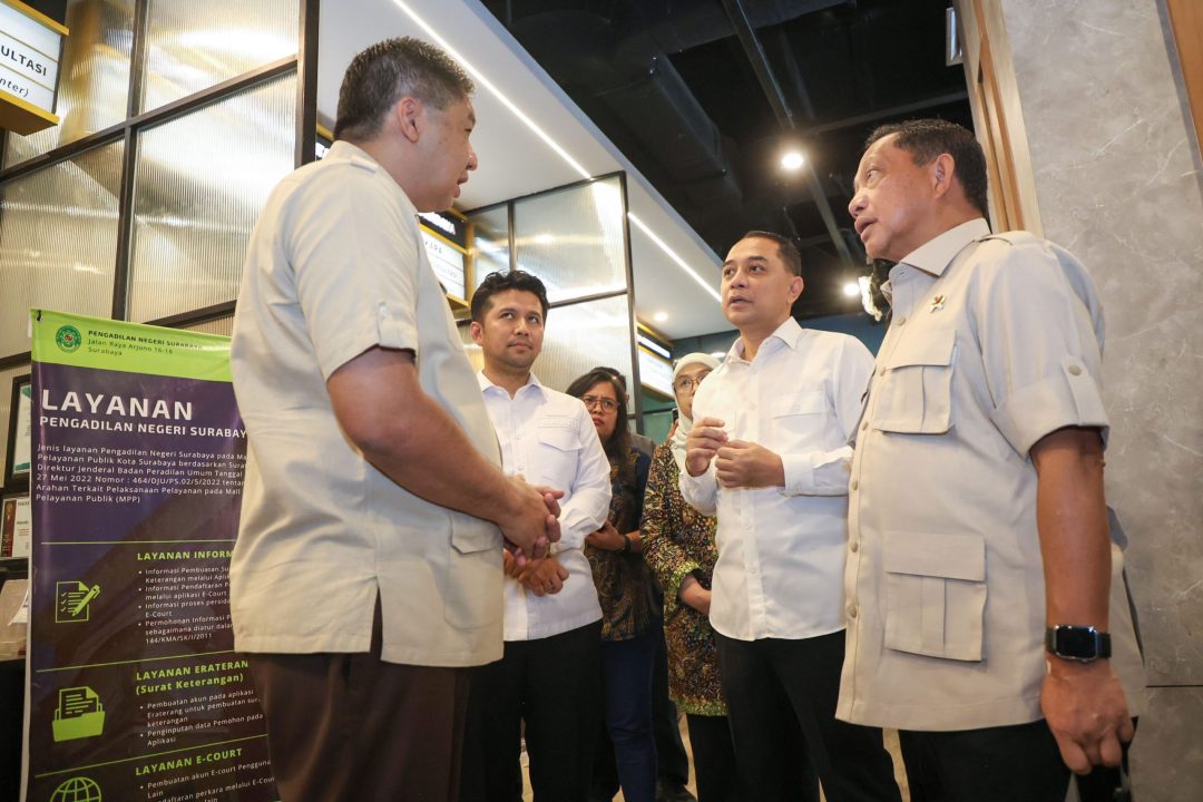 Dua Menteri Kunjungi dan Melihat Langsung Pelayanan di MPP Siola Surabaya