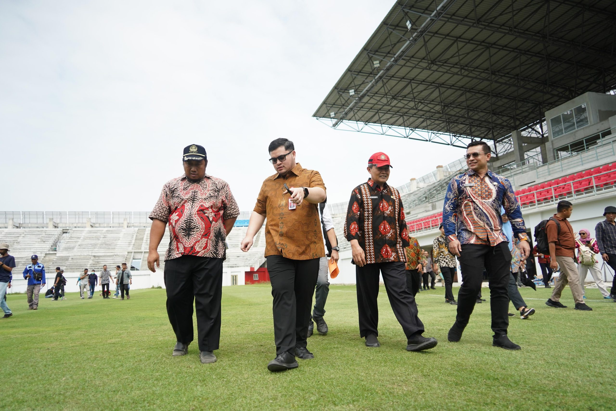 Mas Dhito Pastikan Pekerjaan Pembangunan Pasar dan Stadion Tetap Berjalan