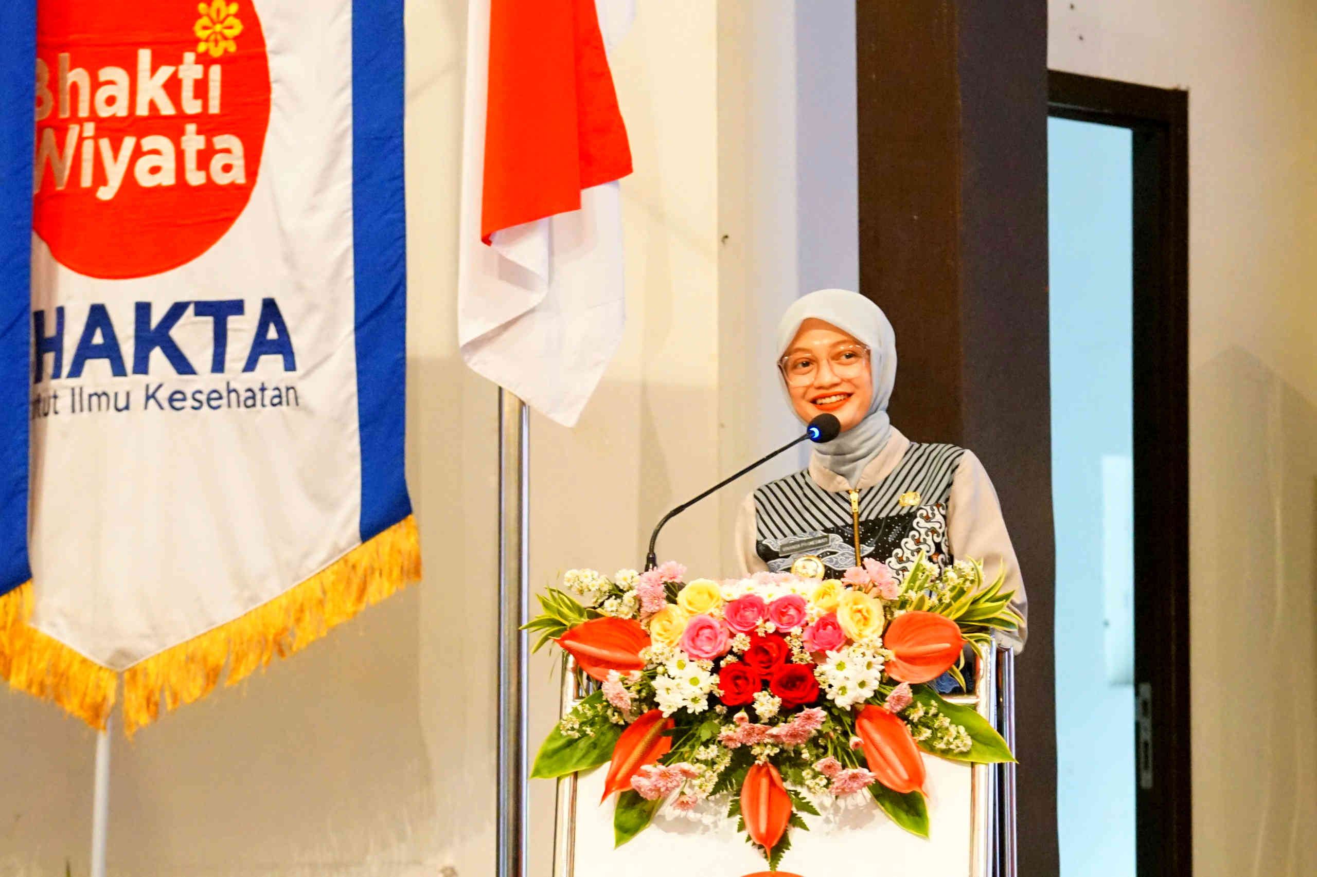 Mbak Wali Dorong Lulusan IIK Bhakti Wiyata Berkontribusi Nyata untuk Kota Kediri