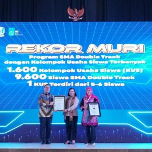 Gubernur Khofifah Apreasiasi Gelaran Milenial Entrepreneur Award (MEA) 2025