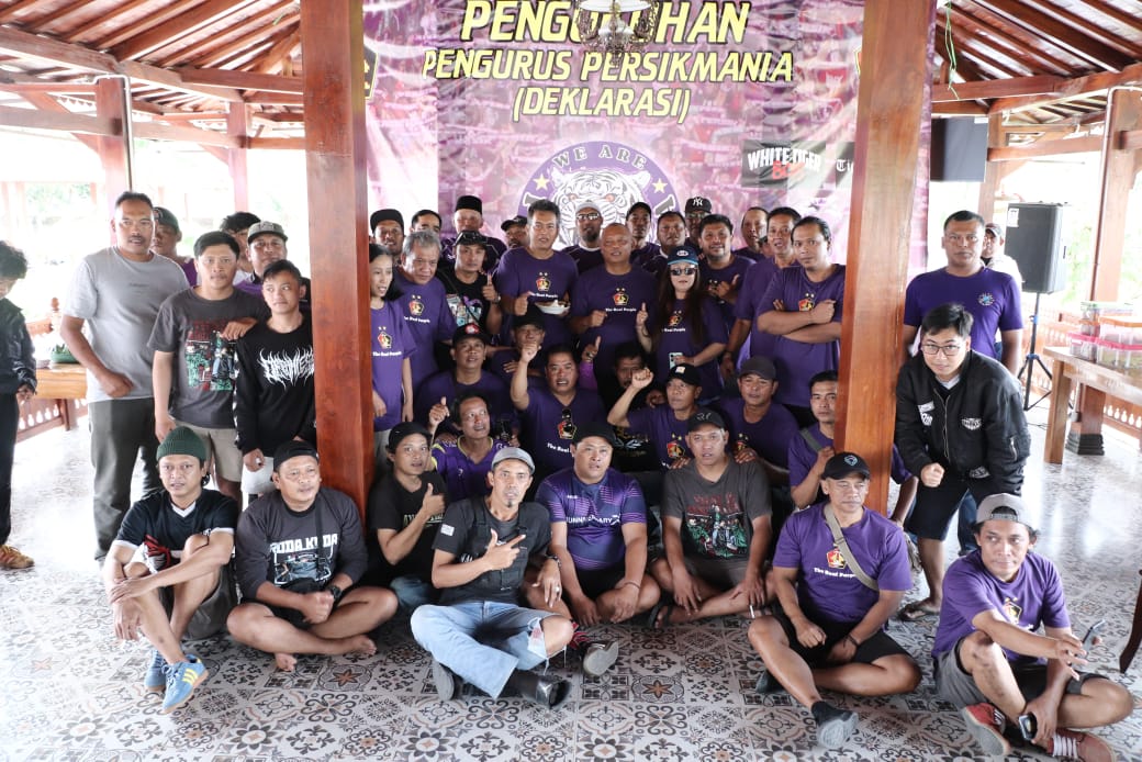 Dukung Persik Kediri, We Are Persikmania The Real Purple Resmi Dikukuhkan