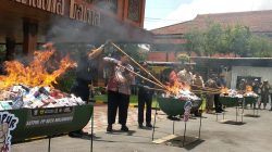 Wakikota Mojokerto Pimpin Pemusnahan Puluhan Juta Batang Rokok & Miras Ilegal