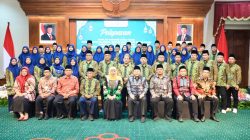 Gubernur Jatim Berangkatkan STQH Jatim Menuju Kendari