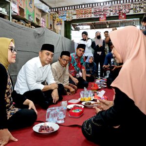 Wali Kota Surabaya Takziah ke Rumah Korban Ponpes Al Khoziny Sidoarjo Wali Kota Surabaya Takziah ke Rumah Korban Ponpes Al Khoziny Sidoarjo