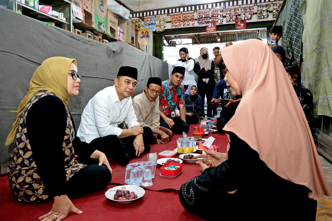 Wali Kota Surabaya Takziah ke Rumah Korban Ponpes Al Khoziny Sidoarjo