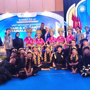 UKM Tari dan Karawitan UNP Kediri Warnai Wisuda dengan Harmoni Tradisi