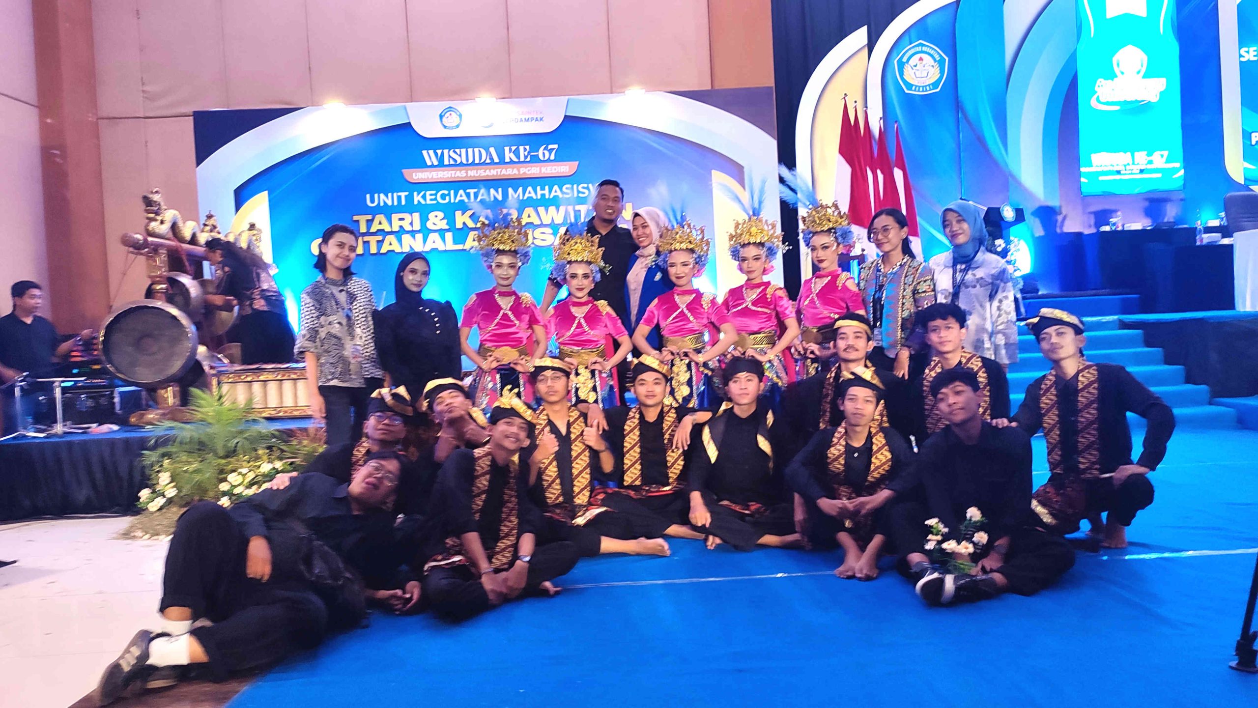 UKM Tari dan Karawitan UNP Kediri Warnai Wisuda dengan Harmoni Tradisi UKM Tari dan Karawitan UNP Kediri Warnai Wisuda dengan Harmoni Tradisi