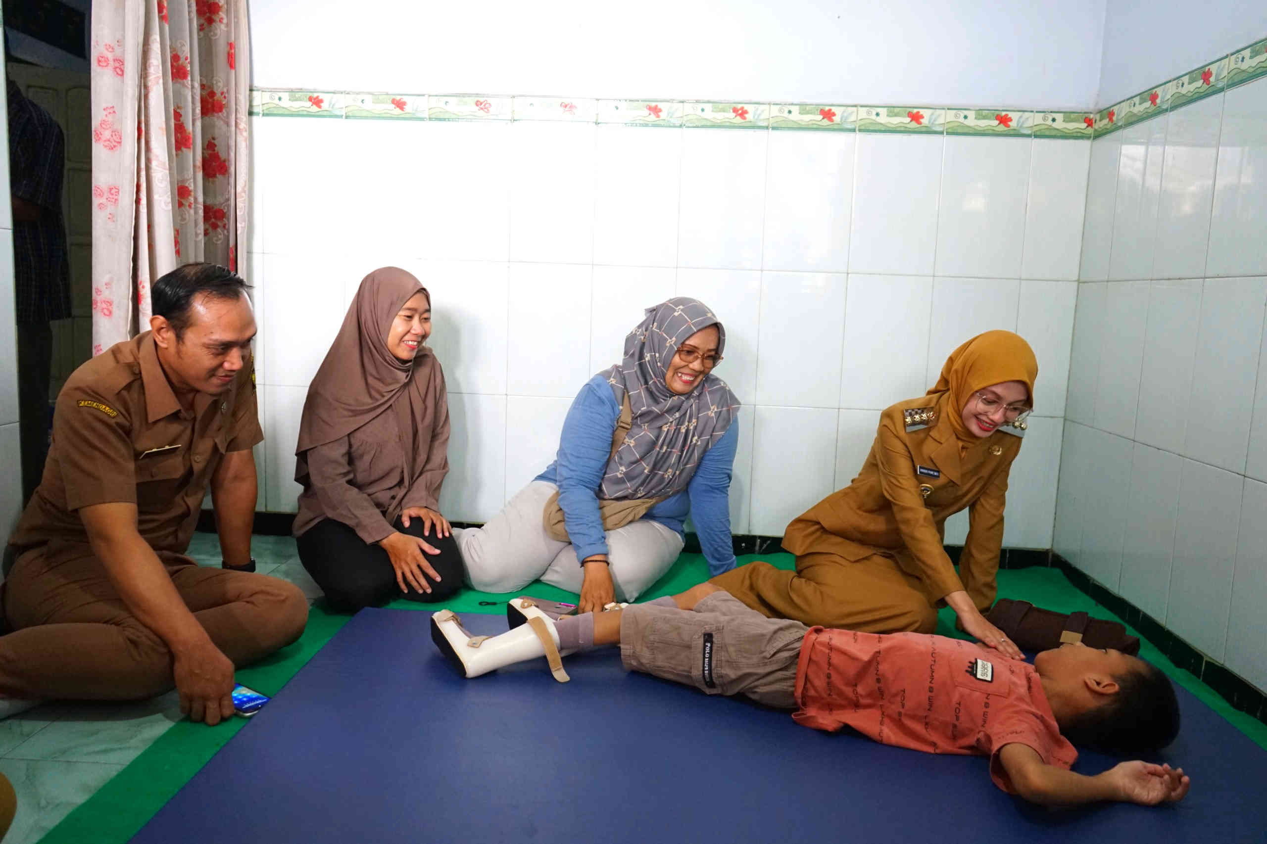 Mbak Wali Kediri Datangi Rumah Warga Disabilitas, Bawa Bantuan dan Harapan Baru Mbak Wali Kediri Datangi Rumah Warga Disabilitas, Bawa Bantuan dan Harapan Baru