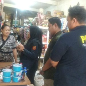 Tak Beri Peluang Jual Rokok Ilegal, Satpol PP Kota Mojokerto & Bea Cukai Razia Pasar di 3 Kecamatan