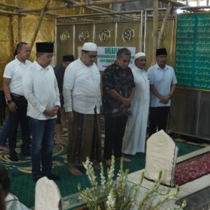 Ketua DPR-RI dan Bupati Jember Ziarah Ke makam Habib Sholeh Tanggul,Doakan Keselamatan dan Keberkahan NKRI
