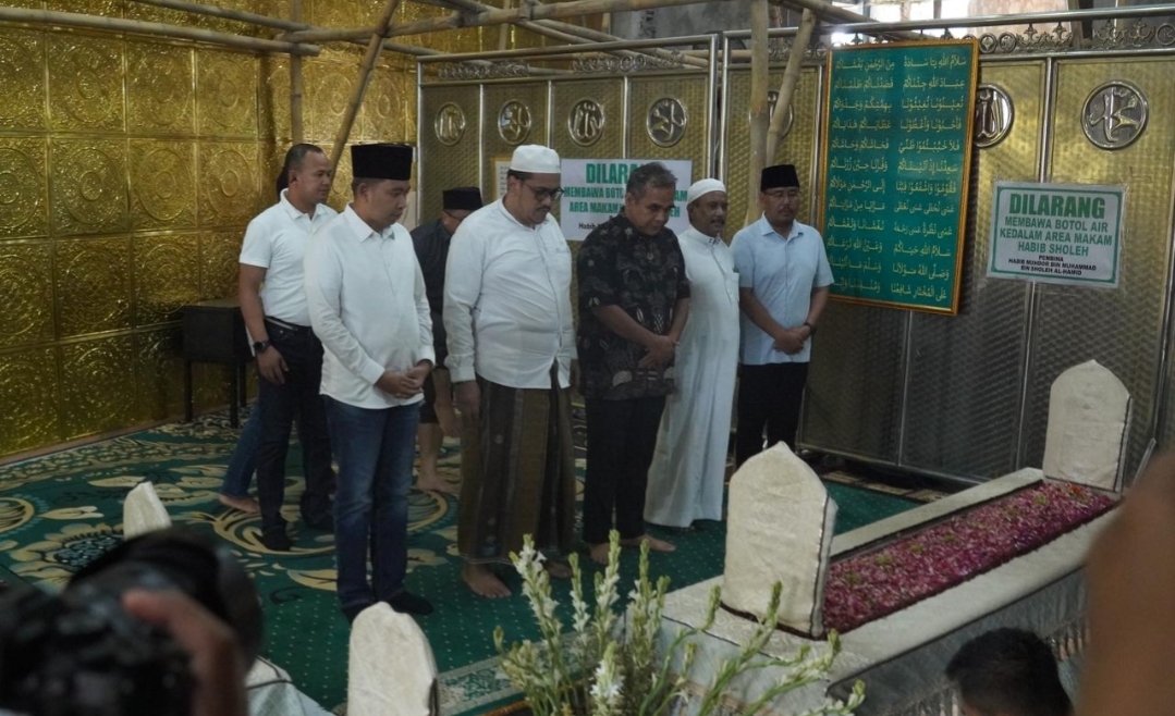Ketua DPR-RI dan Bupati Jember Ziarah Ke makam Habib Sholeh Tanggul,Doakan Keselamatan dan Keberkahan NKRI