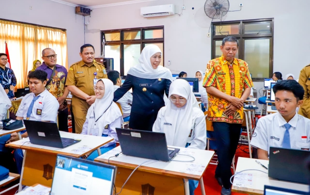 Hadapi Tes Kompetensi Akademik, Gubernur Jatim Minta Kestabilan Jaringan Listrik dan Internet