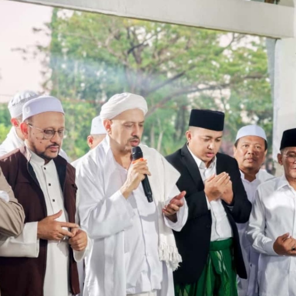 Hadiri Ziarah Qubro Dihari Pahlawan, Bupati Mas Rusdi Ajak Masyarakat Jaga Persatuan dan Kesatuan