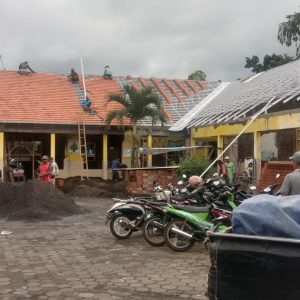 Tak Mau Jelaskan Soal RAB , Pembagunan Sekolah SDN Tugusari 05 Di Sorot Warga