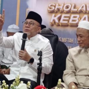Mentri Koordinator Pangan Zulkifli Hasan Memotivasi Santri Al Khoziny Untuk Semangat Belajar