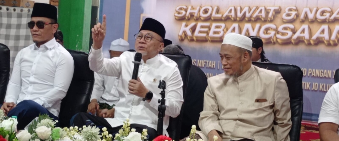 Mentri Koordinator Pangan Zulkifli Hasan Memotivasi Santri Al Khoziny Untuk Semangat Belajar