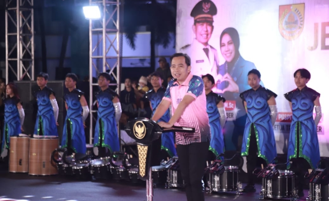 Bupati Jember, Buka Kejuaraan Internasional Jember Marching Band 
