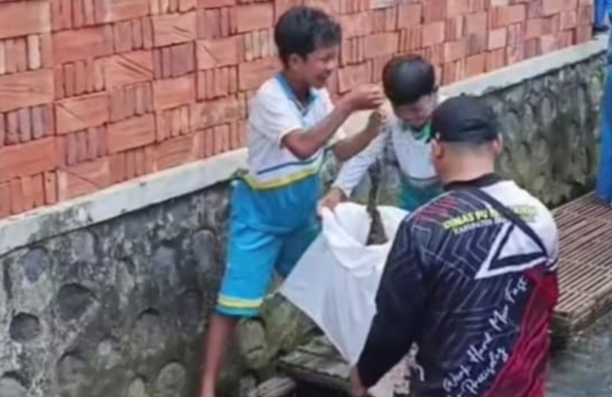 Gerakan Aksi PU Pengairan Program Sekardadu di Ikuti Ratusan Siswa SD dan Madrasah 