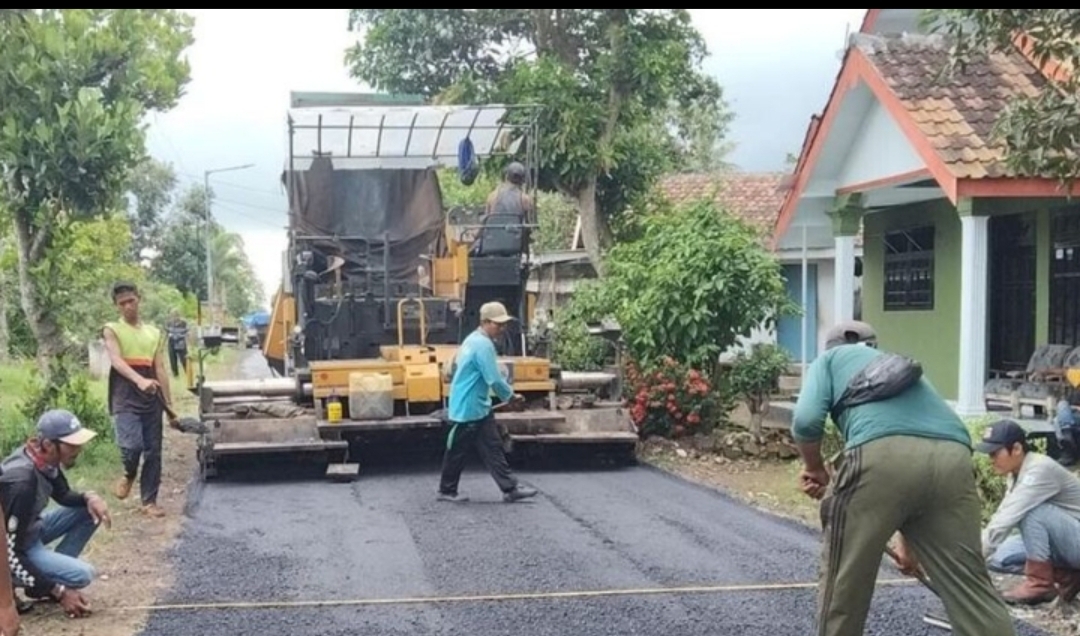 Perkuat Infrastruktur, Pemkab Jember Mulai Tingkatan Jalan Wuluhan dan Penambalan di Arjasa