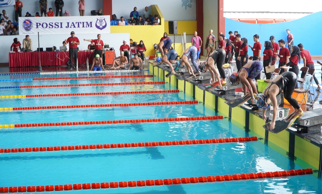 Surabaya Perkasa di Piala Gubernur Finswimming 2025, Persaingan Medali Kian Memanas