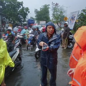 Proyek Drainase di Mana-Mana, Tapi Surabaya Tetap Saja Banjir, Kata Eri…