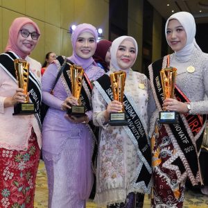 Kampanyekan Wajib Belajar 13 Tahun, Bunda PAUD Surabaya Raih Penghargaan Kemendikdasmen