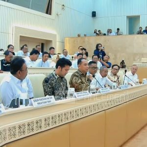 Wali Kota Surabaya Pimpin Perjuangan Warga Eigendom di RDP Komisi II DPR RI