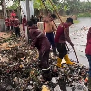 Awas! Buang Sampah di Sungai Surabaya Bisa Dibui