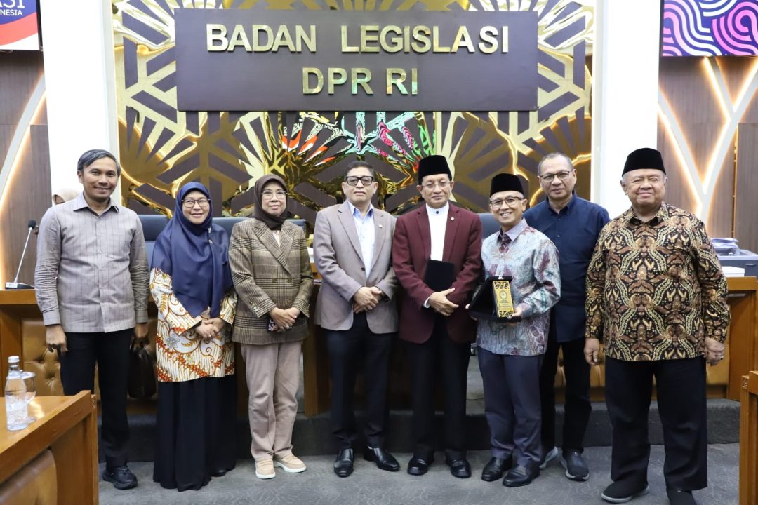 Rapar Kerja dengan DPR, Menag Nasaruddin Umar Sampaikan Pentingnya Keadilan bagi Tenaga Pendidik Kemenag