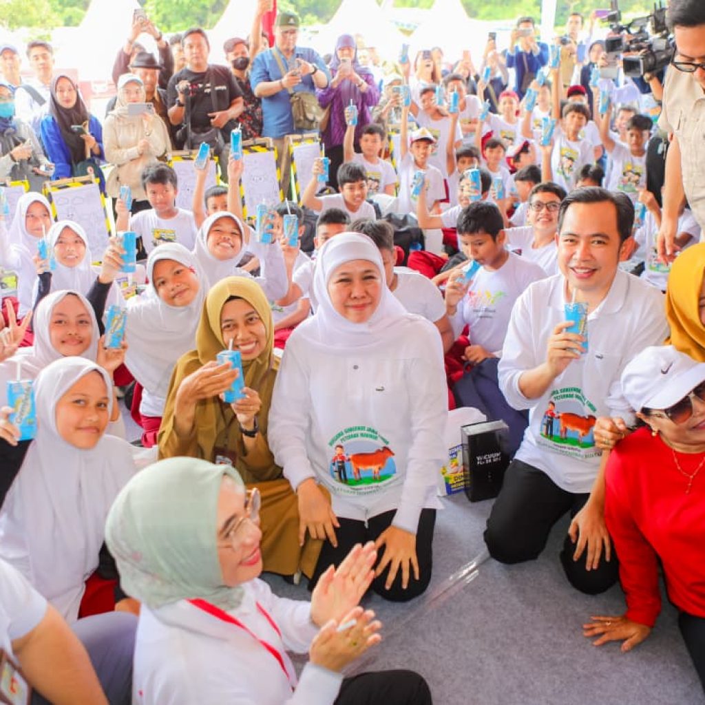 Minum Susu Bareng Siswa SD