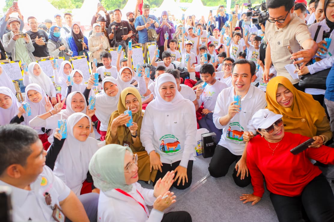 Minum Susu Bareng Siswa SD