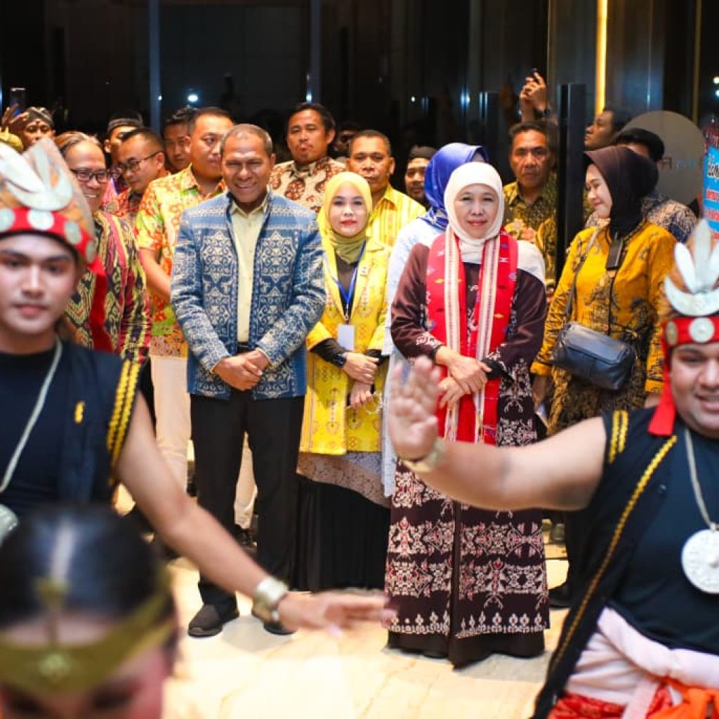 Khofifah Harap Warga Jatim di NTT Guyub dan Perkuat Ekonomi Antar Daerah