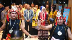 Khofifah Harap Warga Jatim di NTT Guyub dan Perkuat Ekonomi Antar Daerah Khofifah Harap Warga Jatim di NTT Guyub dan Perkuat Ekonomi Antar Daerah