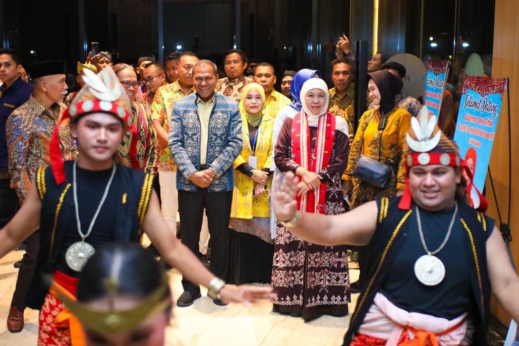 Khofifah Harap Warga Jatim di NTT Guyub dan Perkuat Ekonomi Antar Daerah