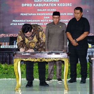 DPRD dan Bupati Kediri Tandatangani Persetujuan Raperda APBD 2026