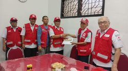 PMI Jatim Beri Support Relawan, Keperluan Logistik DU di Oro-oro Ombo Pronojiwo Mencukupi