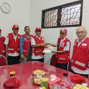 PMI Jatim Beri Support Relawan, Bantuan Logistik DU di Oro-oro Pronojiwo Berdatangan