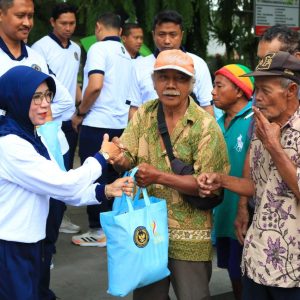 Peringati Hari Bakti Kemenimipas 2025, Lapas Banyuwangi Bagikan Puluhan Paket Sembako