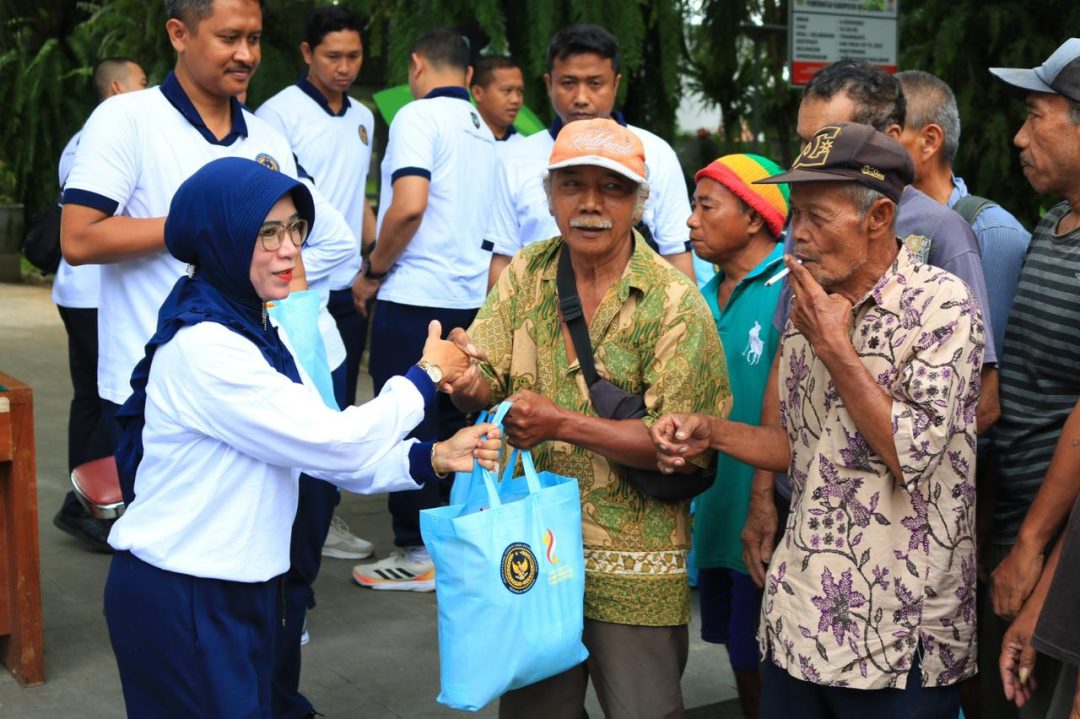 Peringati Hari Bakti Kemenimipas 2025, Lapas Banyuwangi Bagikan Puluhan Paket Sembako
