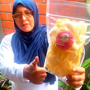 Kisah Tasminingsih, Ibu Rumah Tangga yang Bangkit Lewat Usaha Keripik Gadung Laa Tansa