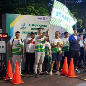 Wamenpora Taufik Lepas Ribuan Pelari di Ajang AliRun Cinta Bumi 2025