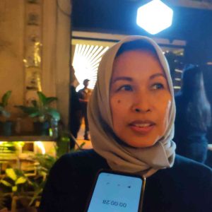 Wanita Berhijab Surabaya ini, Metal Itu Nyaman, Bukan Kerusuhan