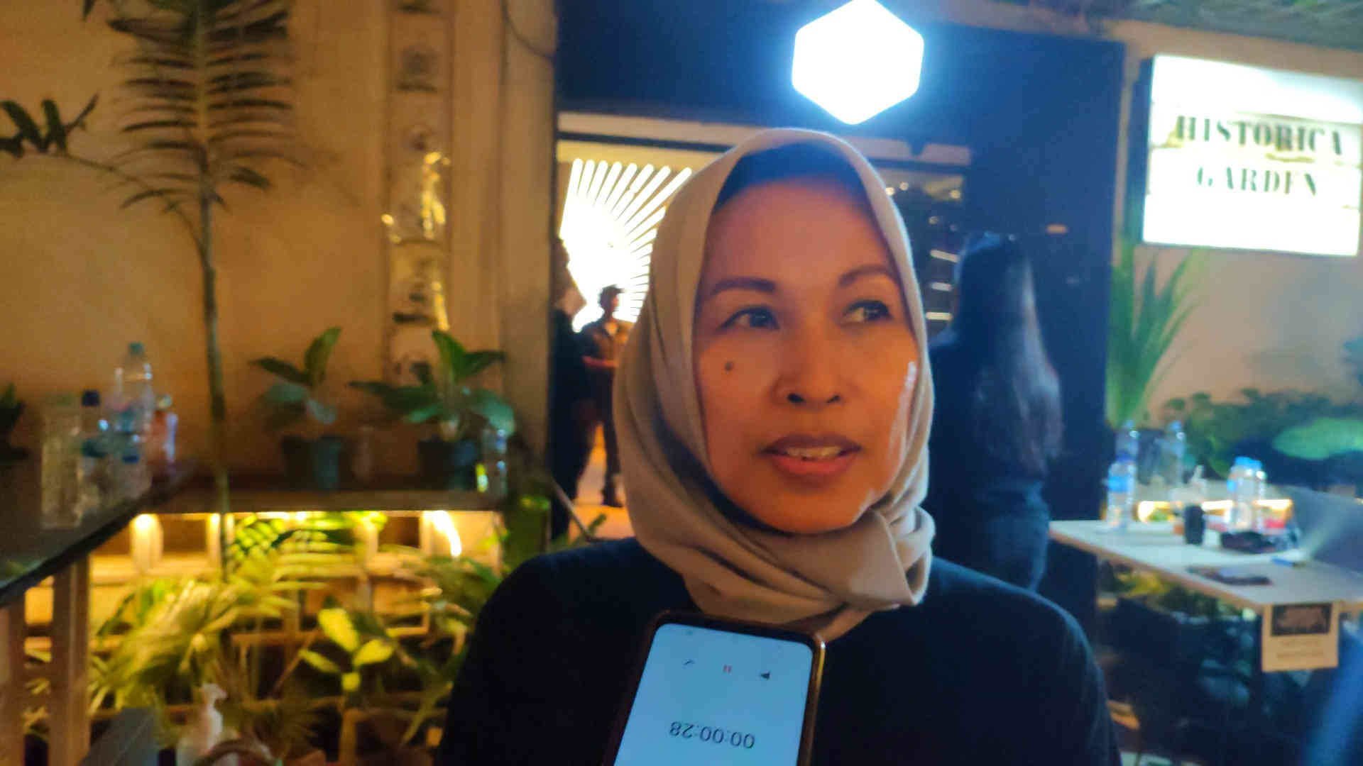 Wanita Berhijab Surabaya ini, Metal Itu Nyaman, Bukan Kerusuhan