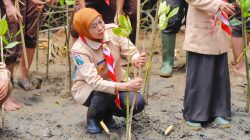 Gubernur Khofifah Nandur Mangrove Bareng 3.000 Pramuka Jatim Hingga Program RTLH Perkemahan Wirakarya