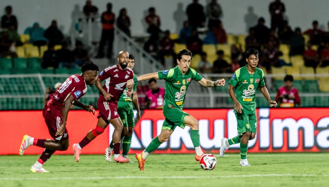 Duel Sengit PSM vs Persebaya Berakhir Imbang