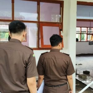 Kejaksaan Negeri Jember Datangi Pembangunan Gedung SMPN l Gumuk Mas, Ada Apa !